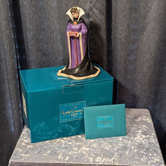 WDCC "Bring Back Her Heart ..." Evil Queen from Snow White with COA and Box - Picture 1 of 13
